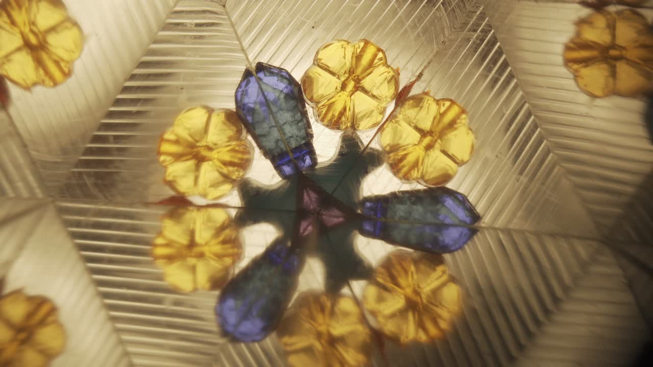 adornos abstractos y coloridos en el caleidoscopio