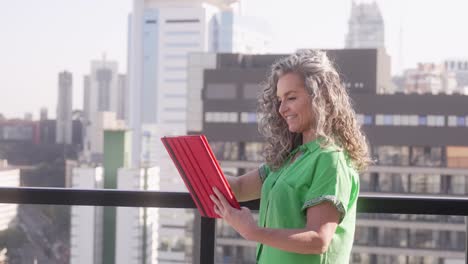 young-elderly-woman-using-technologies