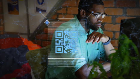 animación de código qr con red de conexiones sobre empresario afroamericano en el cargo.