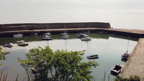 Dysart-Hafen,-Der-An-Einem-Grauen,-Ruhigen,-Ruhigen-Tag-Vom-Ravenscraig-Parke-Herabblickt