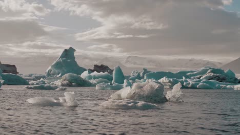 Static-shot-of-big-blocks-of-blue-ice-floating-on-Jökulsárlón-lake-in-Iceland