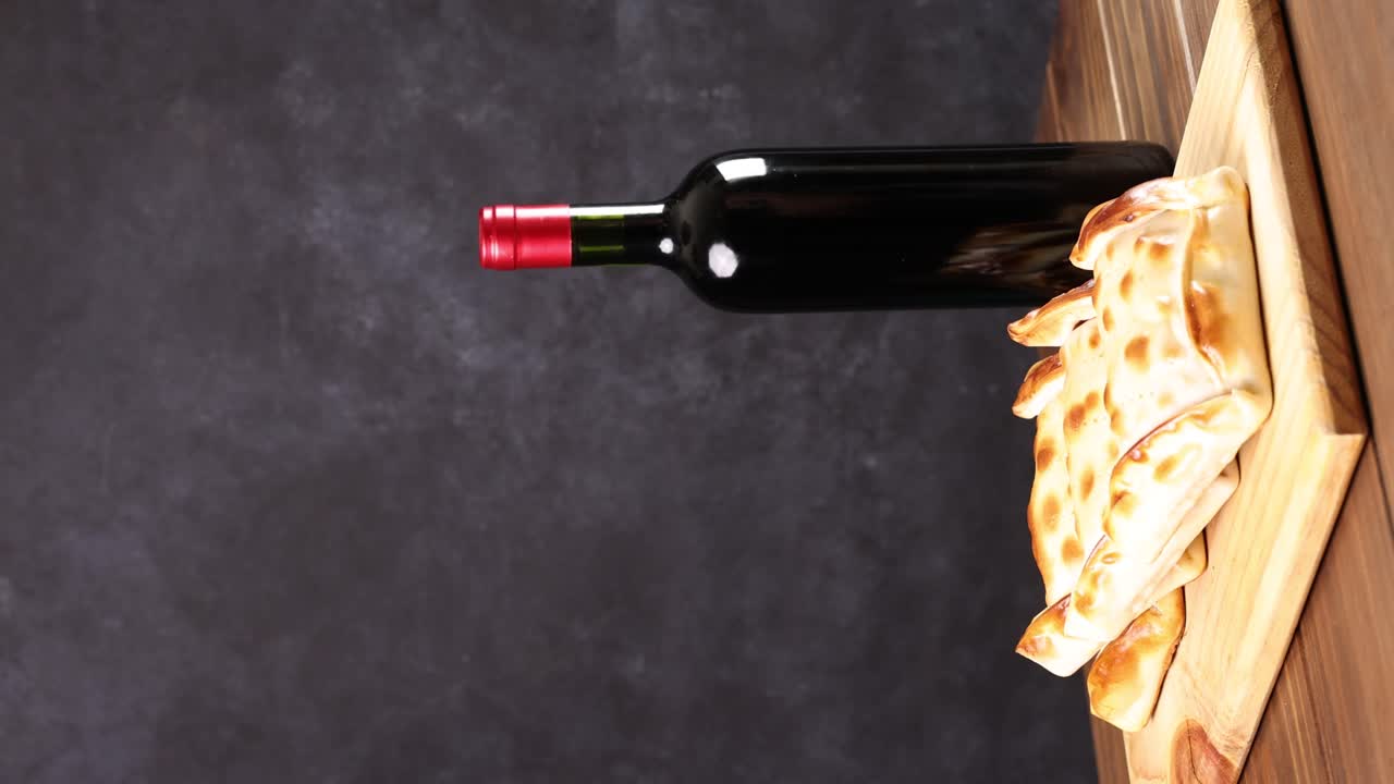 칠레 와인 컵, 병, 에마파나다