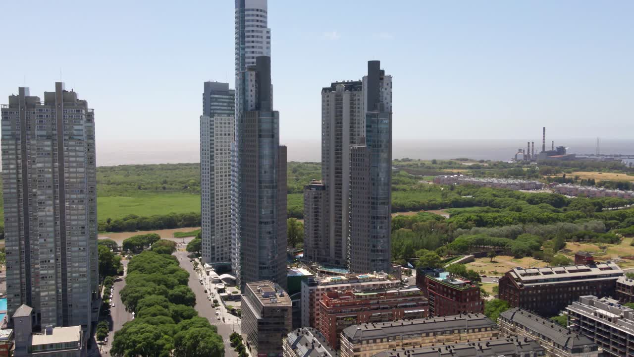 푸에르토 마데로 (puerto madero) 의 해변 스카이라인과 라 플라타 강 (la plata river) 의 공중 도 사진