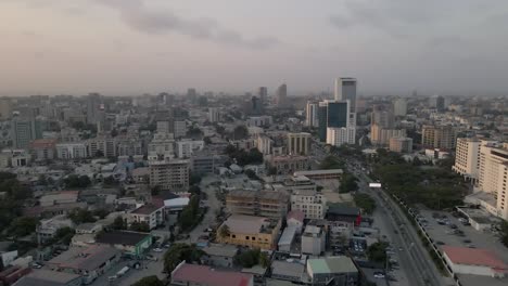 Drohnen-Dringen-In-Lekki,-Lagos,-Nigeria-Ein