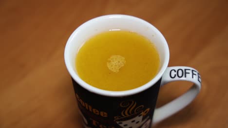 self  stirring mug steers a fruit tea