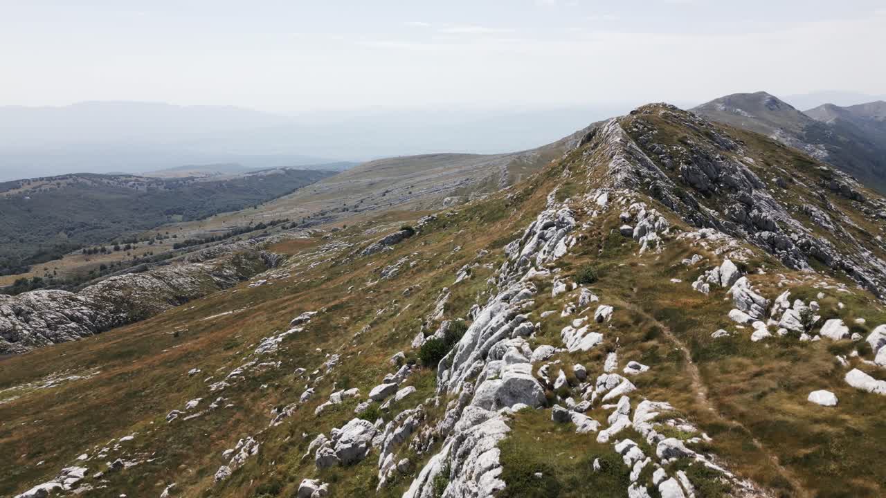 splendida vetta da una grande montagna