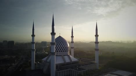 imágenes aéreas - amanecer en una mezquita.