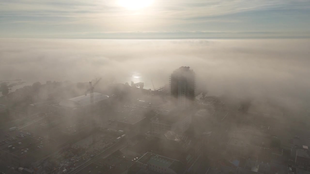 Innenstadt von Kingston an einem nebligen frühen Sommermorgen
