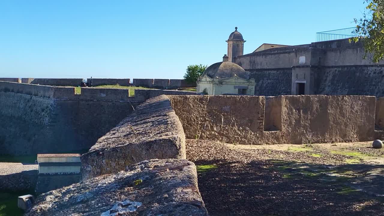 Forte di Santa Luzia. Elvas. Portogallo. Vista panoramica delle mura fortificate e delle torri di guardia. Fortezza militare bastionata