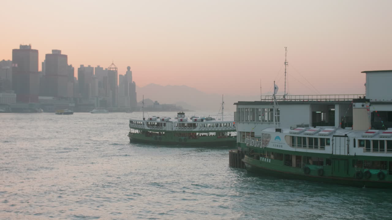 star ferry pier boat regresando al puerto-muelle