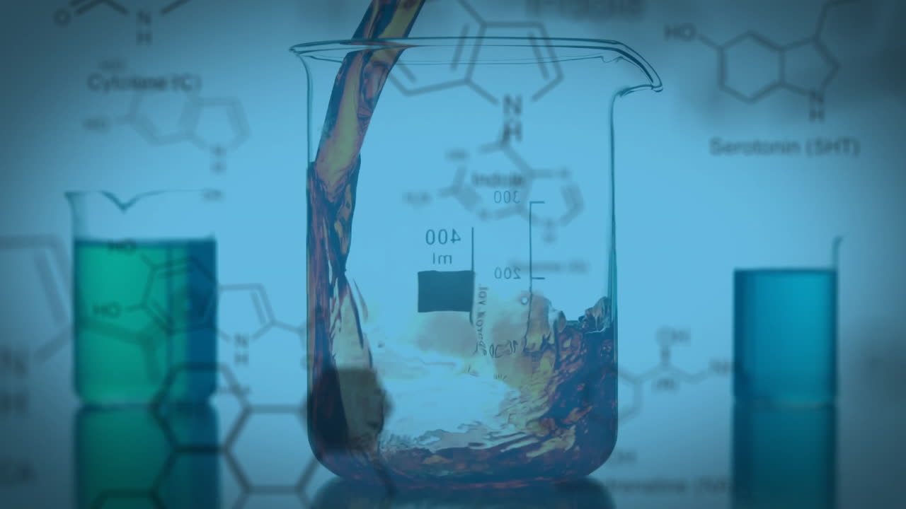 액체를 비커에 부어 화학 공식 애니메이션을 통해