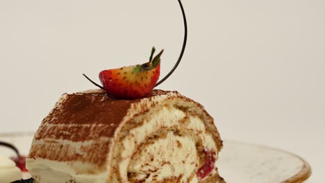 tiramisu cake with strawberry