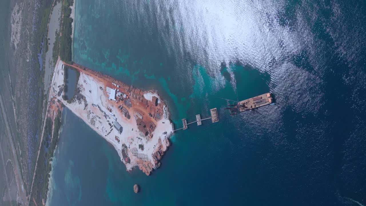 도미니카 공화국 의 페데르날레스 에 있는 카보 로조 항구 건설 사업 의 시작