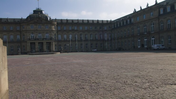 Right To Mind Frontal View Neues Schloss