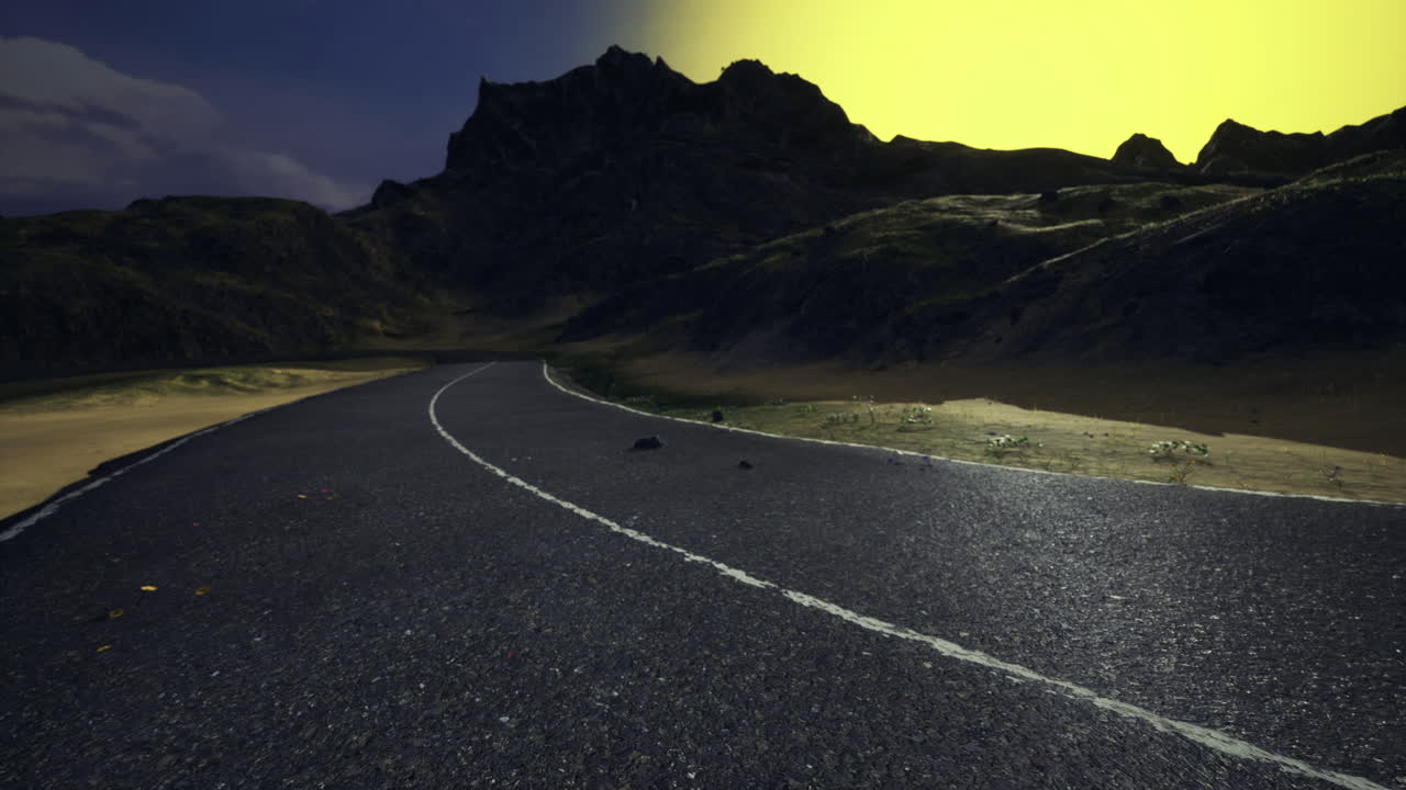 carretera curva bajo el cielo del crepúsculo cerca de las montañas rocosas al anochecer