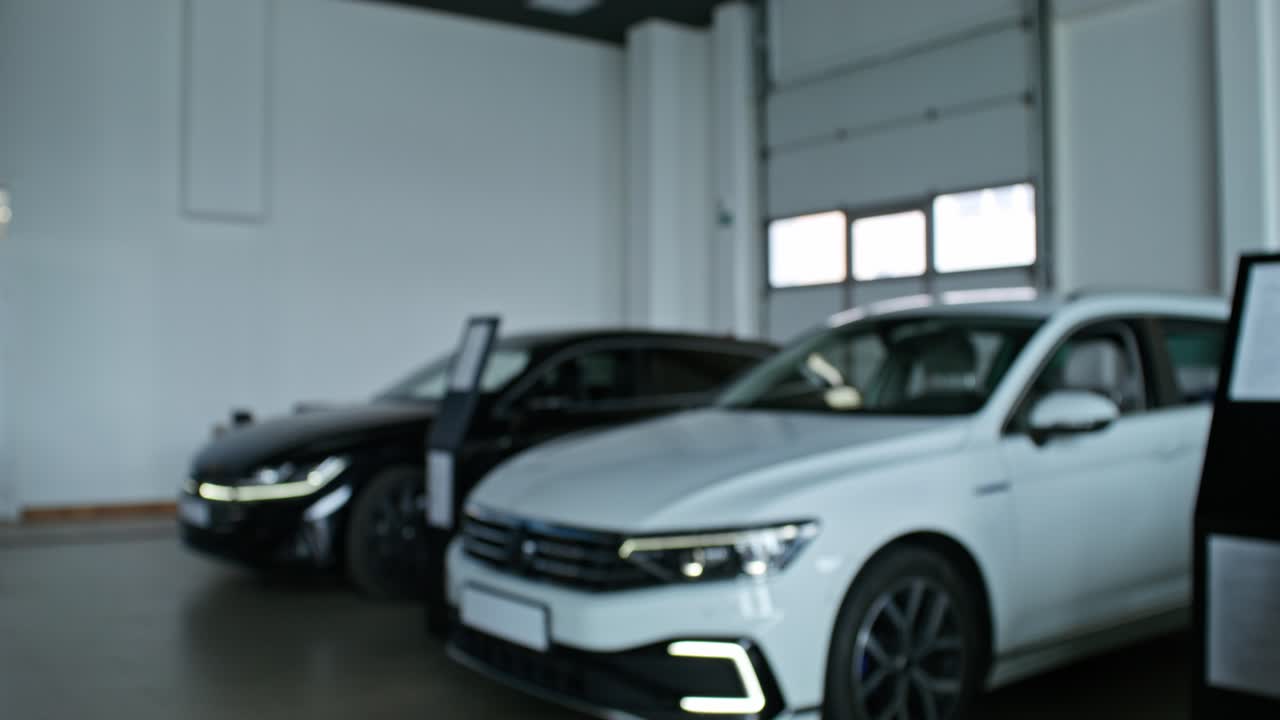 concesionario de automóviles - intercambio de llaves