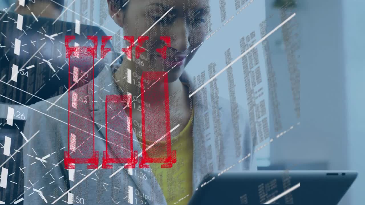 animación de números y procesamiento de datos sobre mujer de negocios usando teléfono inteligente.