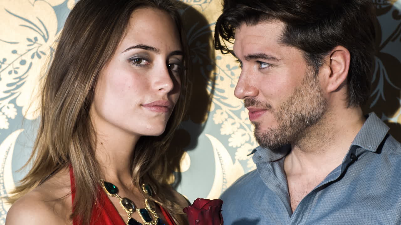 hombre y mujer rosa 4k 07