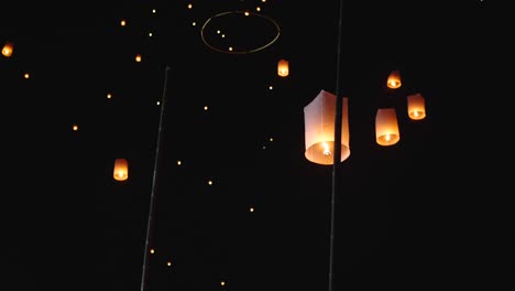 linternas del cielo por la noche