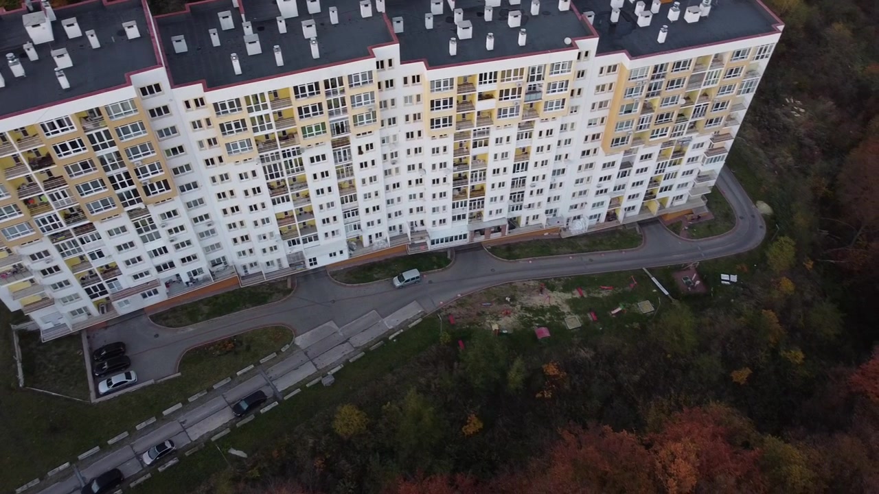 Аэросъемка дроном жилых зданий, съемка крыш и архитектуры