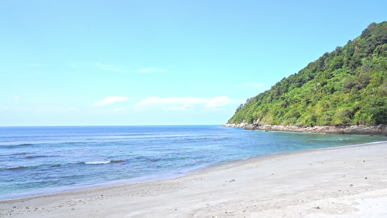 열대 지방의 고요한 해변 풍경