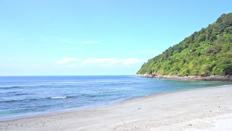 ฉากชายหาดที่สงบในเขตร้อน
