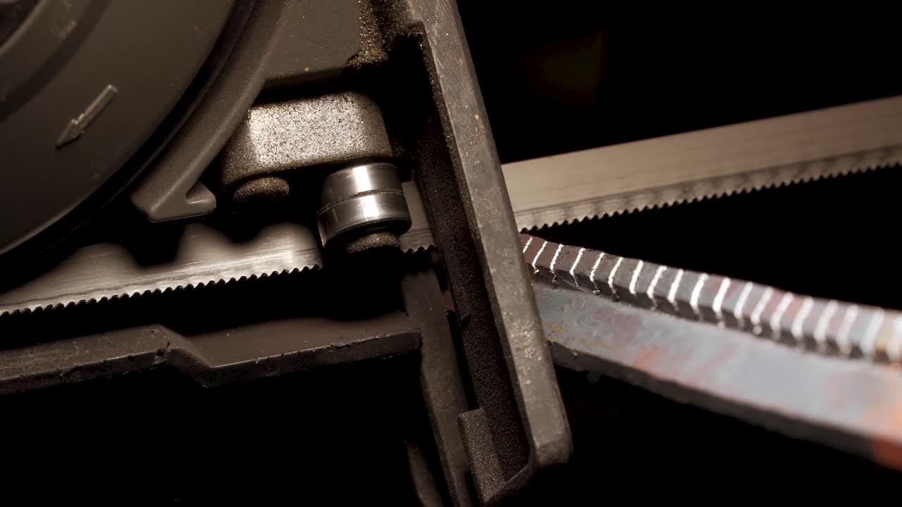 кузнец ковка металла в 4k