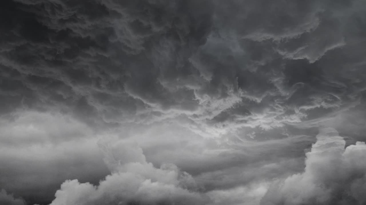 rayos y nubes cumulonimbus 4k