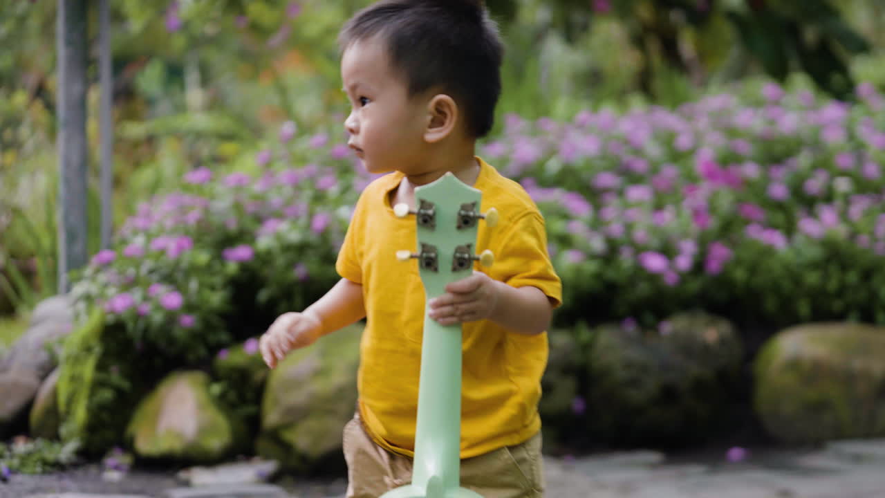 niños pequeños en el parque