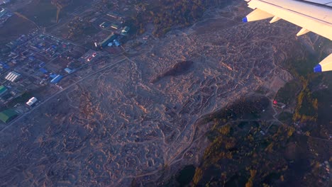 ruta de vuelo desde el aeropuerto de delhi a los cielos de srinagar