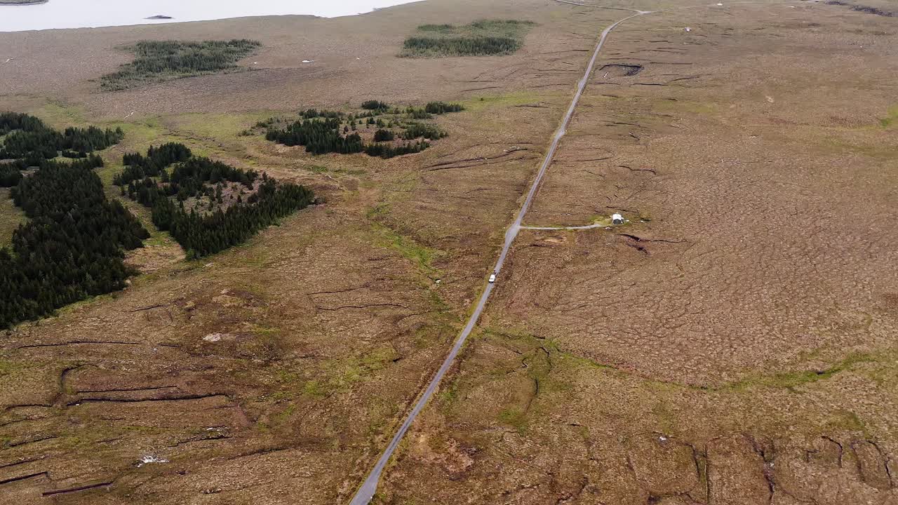 fotografía aérea de una plantación de pinos en el páramo de la isla de lewis
