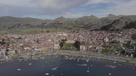 massive grounds of hotel gloria in copacabana on lake titicaca shore