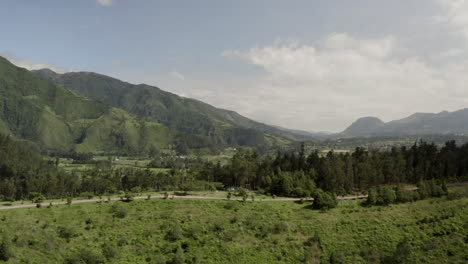 Panorama-Drohnenaufnahme-Der-Landschaft,-Ibarra,-Ecuador