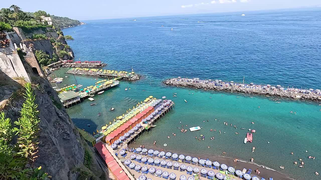 소렌토 의 해안선 과 해변 의 공중 사진