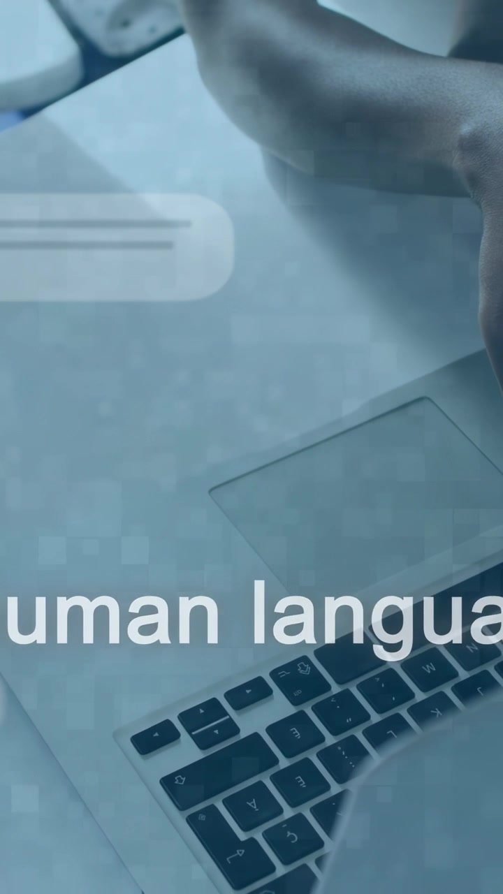 Video verticale: Due colleghi chinati su un trackpad che spiegano un chatbot con un avatar animato.