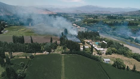 sobrevolando una finca en llamas en chile