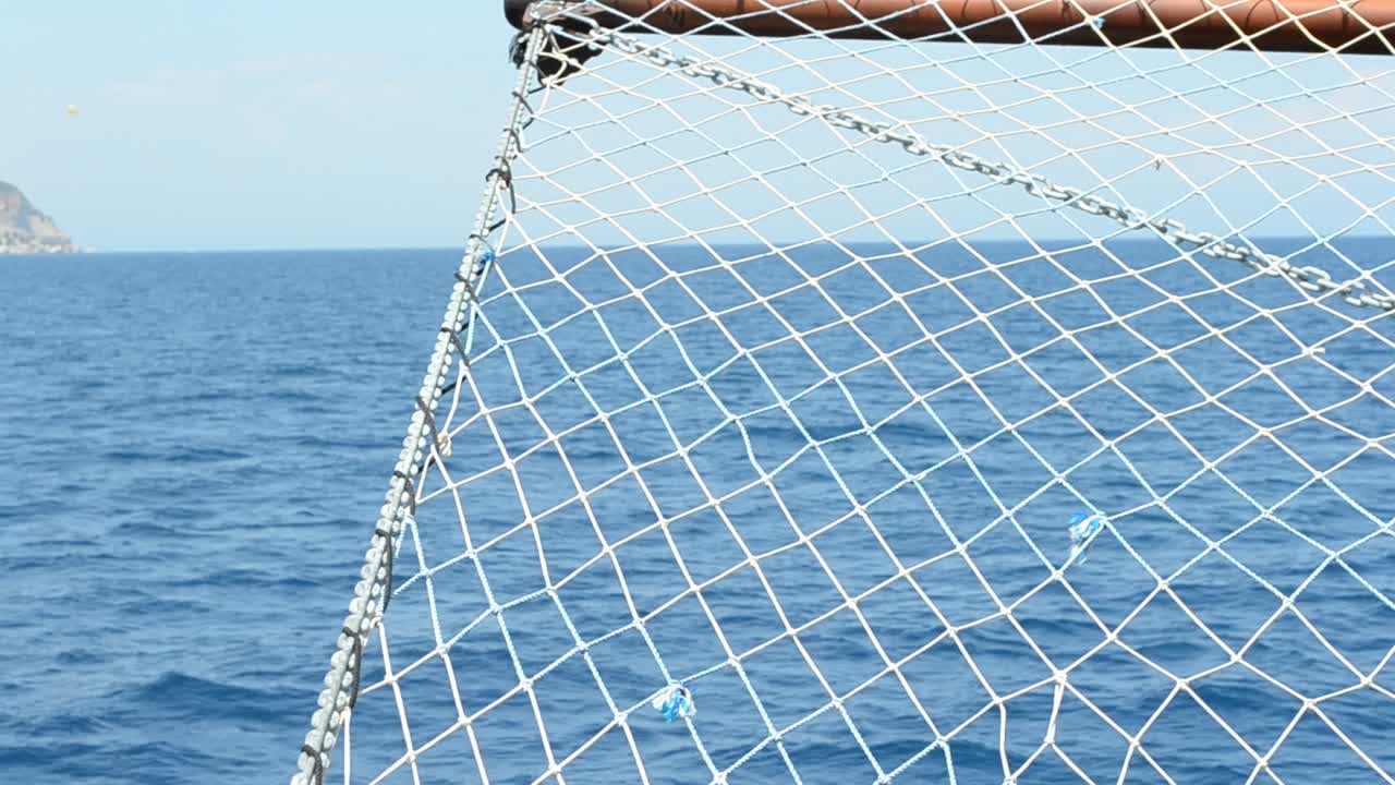Mare, nave