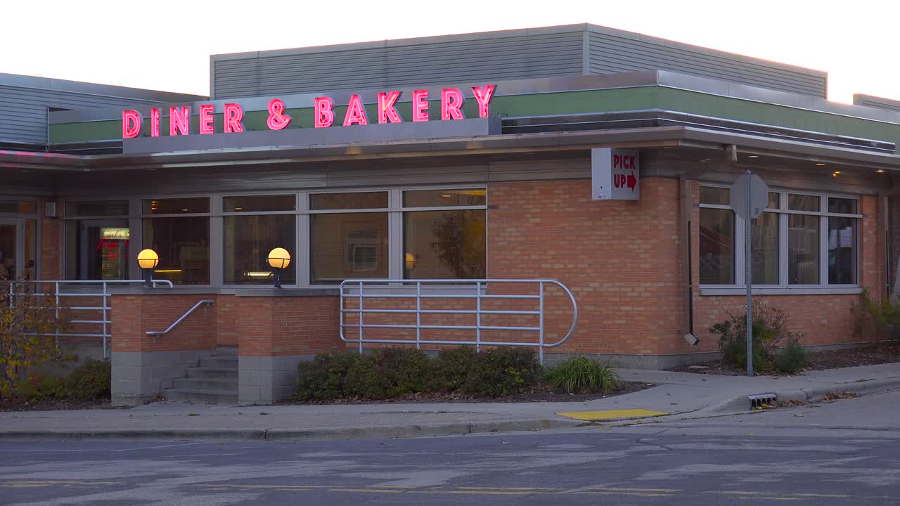 toma de establecimiento de un restaurante y una panadería