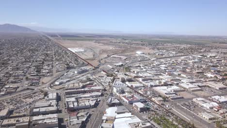 Drone-Volando-De-Regreso-Sobre-Un-Mexico-Aparte-De-La-Frontera-De-Los-Estados-Unidos-De-America