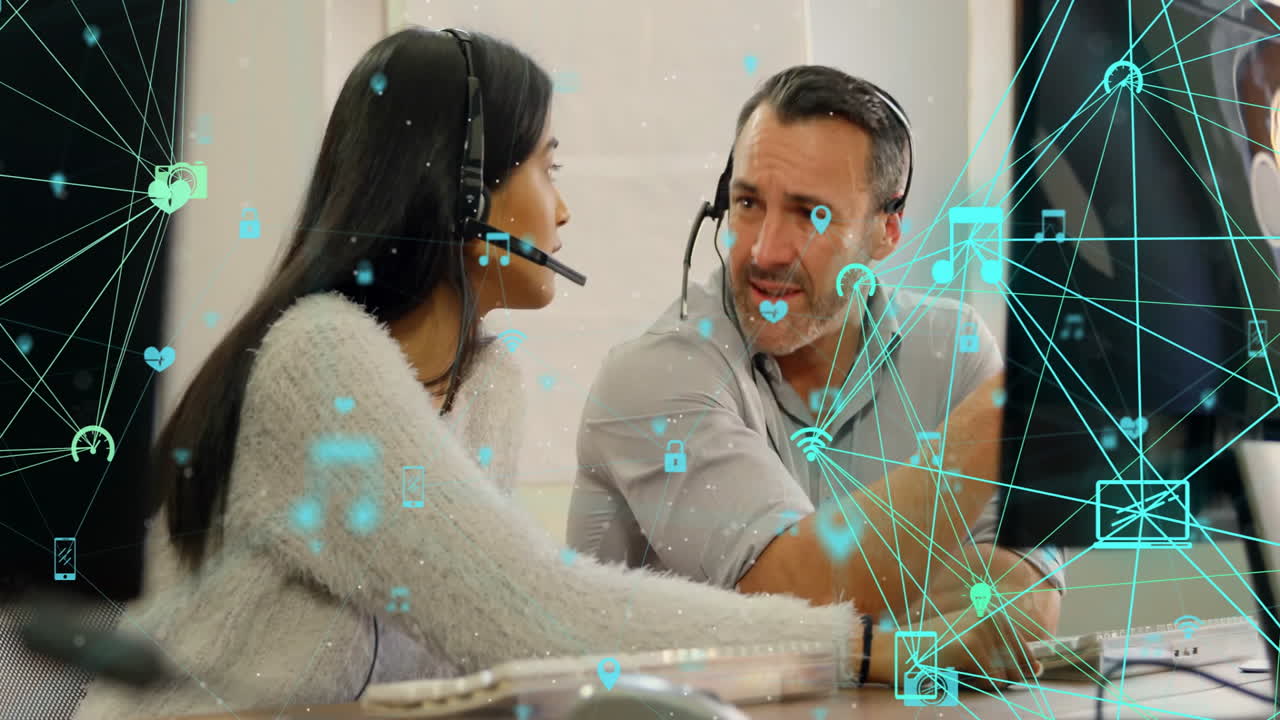 animación de la red de conexiones con iconos sobre diversos colegas utilizando auriculares de teléfono