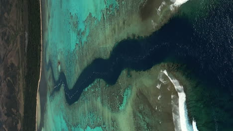 Vertical-aerial-parallax-over-mouth-of-Shark-Fault,-Grande-Terre,-New-Caledonia