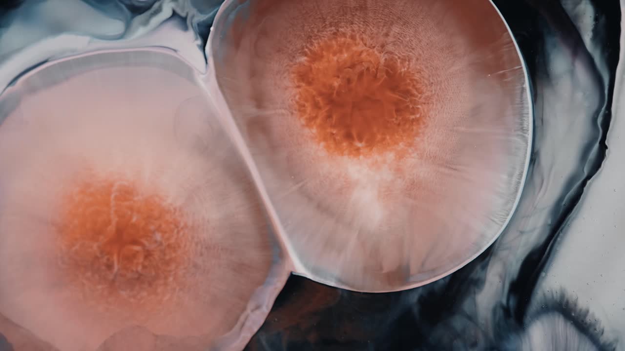 우주 성운 잉크와 수지 의 추상적 인 화학 반응 - 매크로