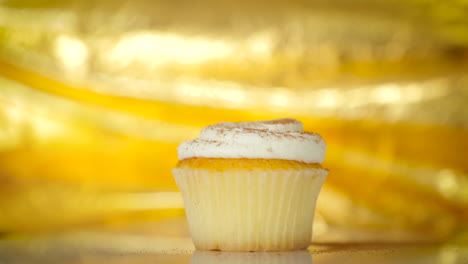 Cupcake-rotating-with-cinnamon-sprikled-on-top