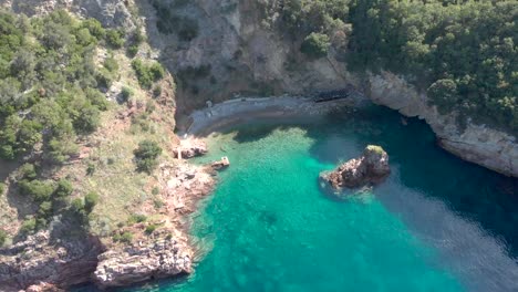 Luftaufnahmen-Der-Wunderschönen-Montenegroischen-Küste-An-Der-Adria