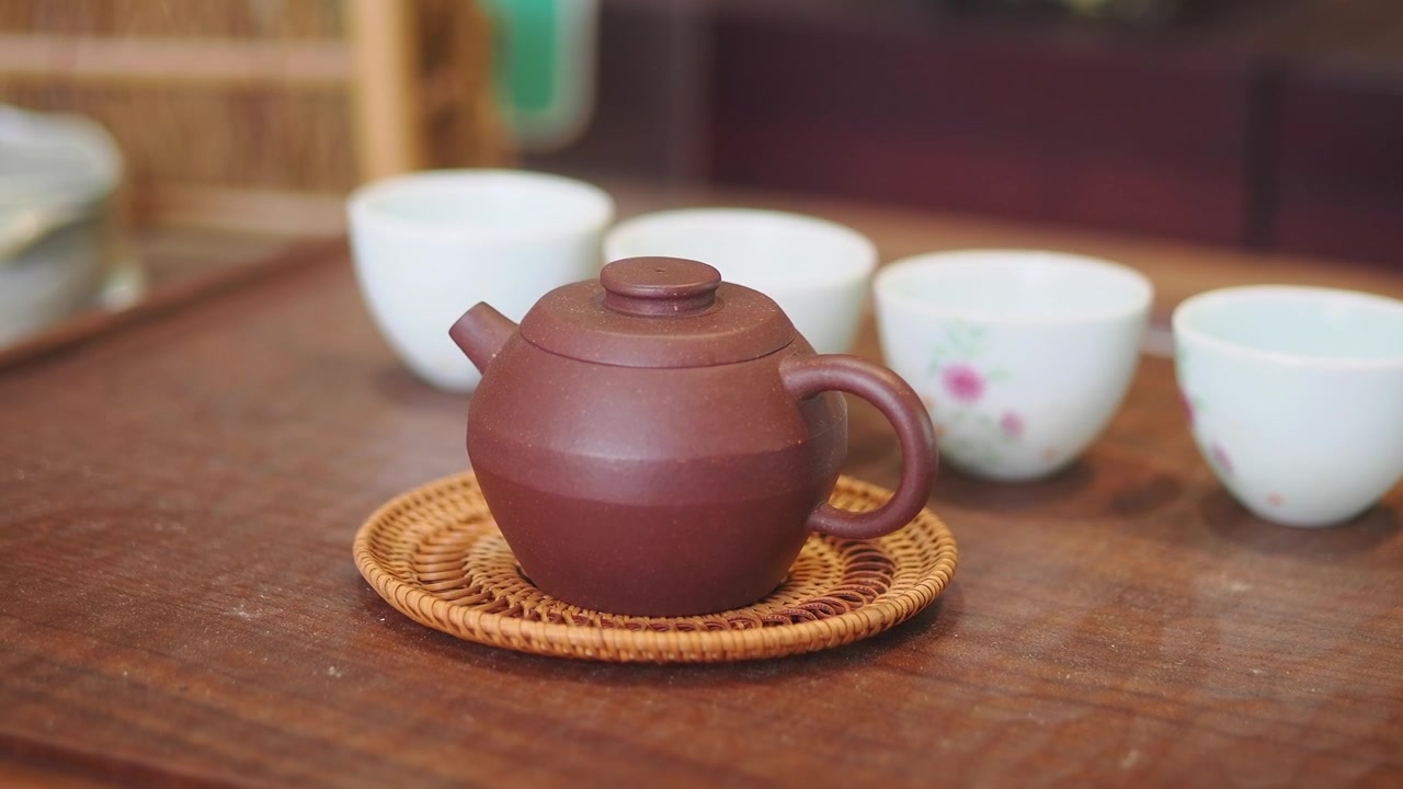 Traditional Clay Teapot and Small Cups on Wooden Tray