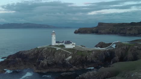 Fanadenkopf-Im-Leuchtturm-Von-Donegal,-Irland