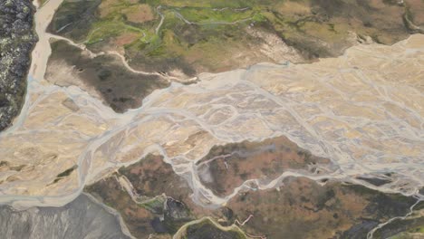 vista aérea sin palabras desde landmannalaugar en las tierras altas de islandia durante el verano