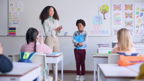 Klassenarbeit,-Präsentation-Und-Kinderredner