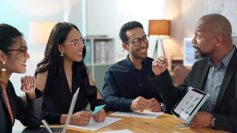 Manager,-Tablet-Und-Strategiebesprechung-Im-Büro