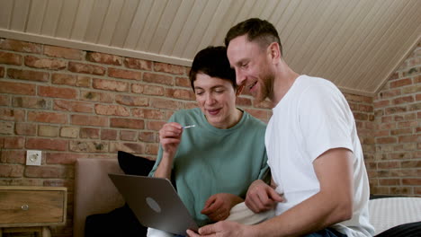 Couple-doing-videocall-on-the-bed